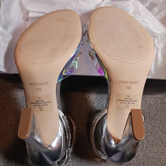 Nine West KLASS3 Comfort Insole Pumps in Silver/Iridescent, Size 7 - Picture 10 of 13